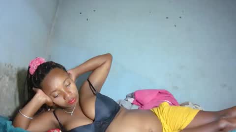 Snapshot of malinah01 chatting on 10-09-25, 04:27 malinah01 online show from 10-09-25, 04:27