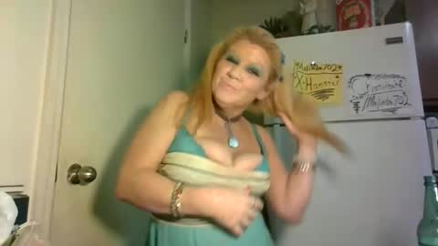 Snapshot of malinda702 chatting on 02-11-26, 10:09 malinda702 online show from 02-11-26, 10:09