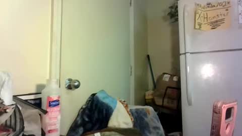 Snapshot of malinda702 chatting on 03-04-26, 02:39 malinda702 online show from 03-04-26, 02:39