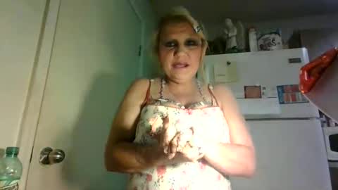 Snapshot of malinda702 chatting on 04-06-26, 05:41 malinda702 online show from 04-06-26, 05:41