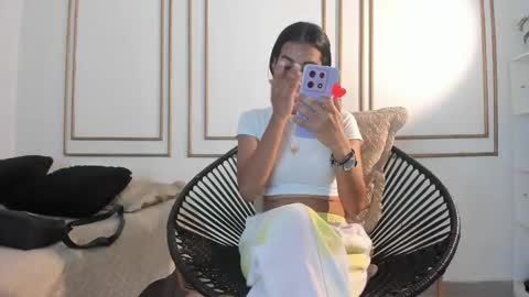 Lory  online show from 05-02-26, 12:10