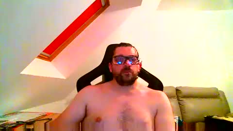 Snapshot of malou2927 chatting on 10-26-25, 10:47 breton online show from 10-26-25, 10:47