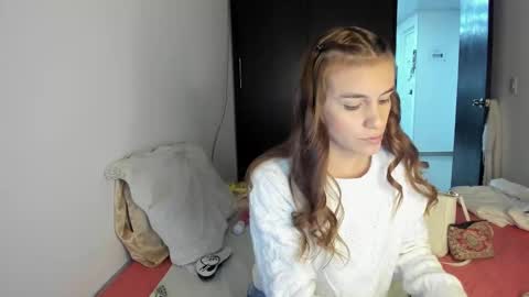 Snapshot of malucam_06 chatting on 01-21-25, 12:46 instagram nueela online show from 01-21-25, 12:46