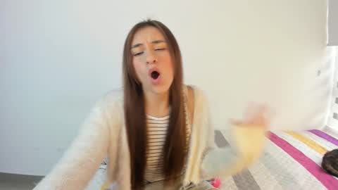 Snapshot of malucam_06 chatting on 12-14-25, 09:41 instagram nueela online show from 12-14-25, 09:41