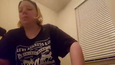 mama_1020 online show from 12-15-24, 04:40