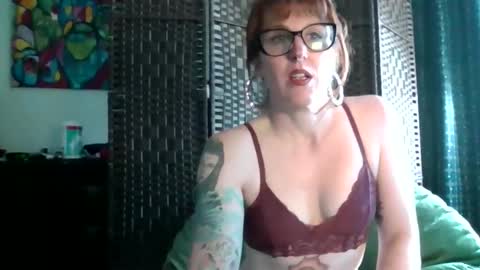 Snapshot of mamafoxxx911 chatting on 09-24-25, 03:15 mamafoxxx911 online show from 09-24-25, 03:15