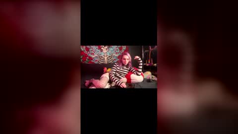 Snapshot of mamashroomz chatting on 03-01-26, 06:21 MamaShroomz online show from 03-01-26, 06:21