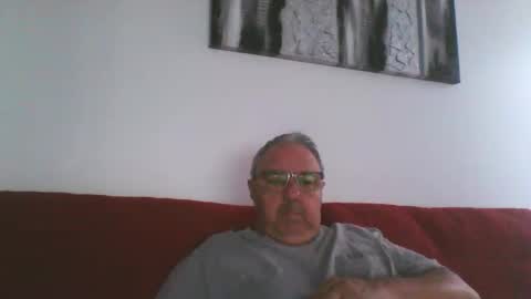 Snapshot of mambow99 chatting on 05-17-26, 04:25 OLDMANFREE online show from 05-17-26, 04:25