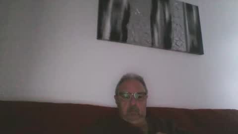 Snapshot of mambow99 chatting on 05-18-26, 05:30 OLDMANFREE online show from 05-18-26, 05:30