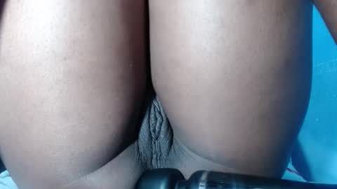 Snapshot of mamy02 chatting on 01-09-25, 10:09 cristal online show from 01-09-25, 10:09