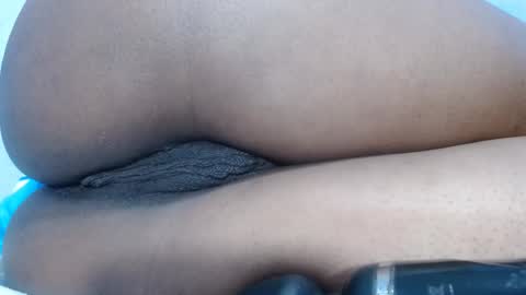 Snapshot of mamy02 chatting on 01-16-25, 04:07 cristal online show from 01-16-25, 04:07