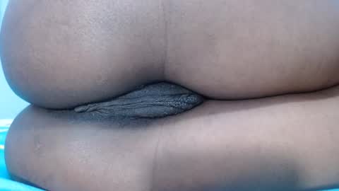 Snapshot of mamy02 chatting on 01-20-25, 07:47 cristal online show from 01-20-25, 07:47