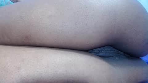 Snapshot of mamy02 chatting on 02-19-25, 01:17 cristal online show from 02-19-25, 01:17