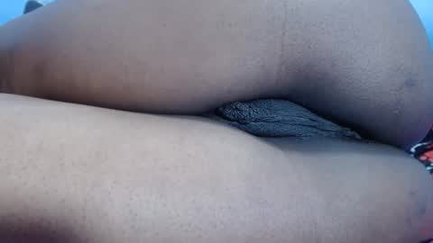 Snapshot of mamy02 chatting on 02-20-25, 08:17 cristal online show from 02-20-25, 08:17