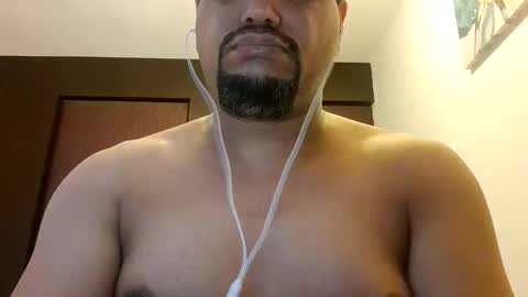 Snapshot of man_new chatting on 12-22-25, 01:46 Man new online show from 12-22-25, 01:46