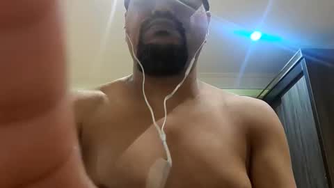 Snapshot of man_new chatting on 05-28-26, 05:16 Man new online show from 05-28-26, 05:16