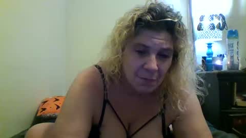 Snapshot of mandilube39 chatting on 12-14-24, 08:34 mindy22 online show from 12-14-24, 08:34