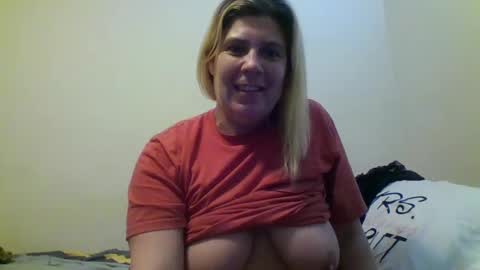 Snapshot of mandilube39 chatting on 12-20-24, 02:49 mindy22 online show from 12-20-24, 02:49