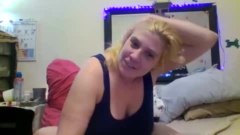 Snapshot of mandilube39 chatting on 02-07-25, 09:37 mindy22 online show from 02-07-25, 09:37