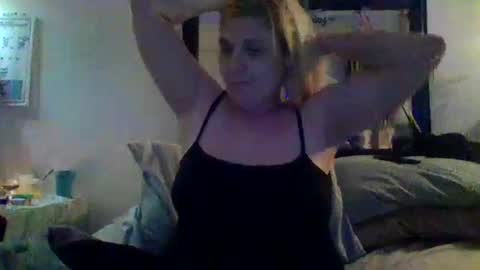 Snapshot of mandilube39 chatting on 02-14-25, 02:07 mindy22 online show from 02-14-25, 02:07