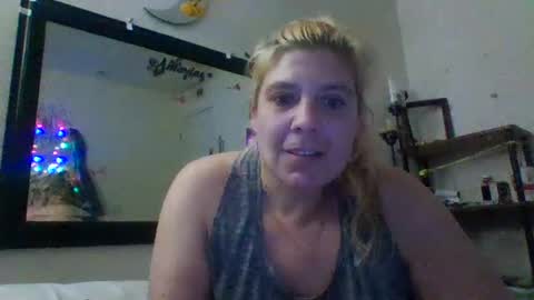 Snapshot of mandilube39 chatting on 03-02-25, 06:27 mindy22 online show from 03-02-25, 06:27