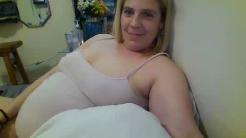 Snapshot of mandilube39 chatting on 03-11-25, 03:48 mindy22 online show from 03-11-25, 03:48
