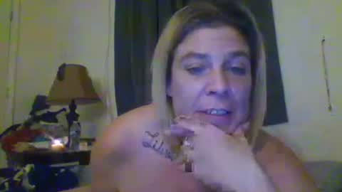 Snapshot of mandilube39 chatting on 10-15-25, 09:42 mindy22 online show from 10-15-25, 09:42