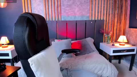 Snapshot of mandy_collins_ chatting on 12-24-24, 12:00 Mandy online show from 12-24-24, 12:00