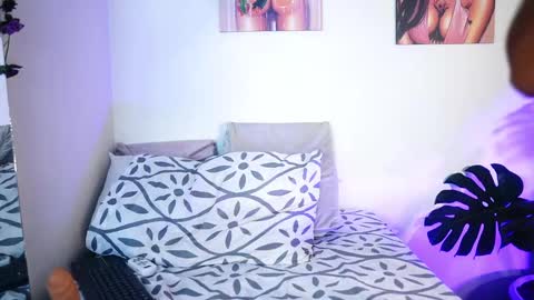 Snapshot of mandy_l33_ chatting on 02-12-25, 12:05 mandy_l33_ online show from 02-12-25, 12:05