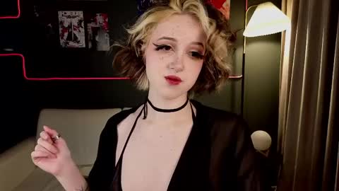 Luna online show from 04-22-26, 10:22