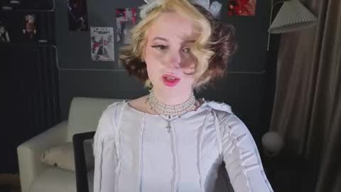 Luna online show from 04-26-26, 10:29