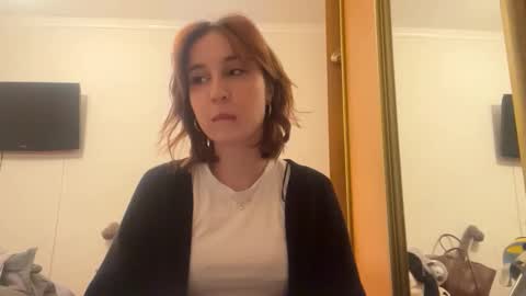 Mia online show from 12-05-25, 01:09