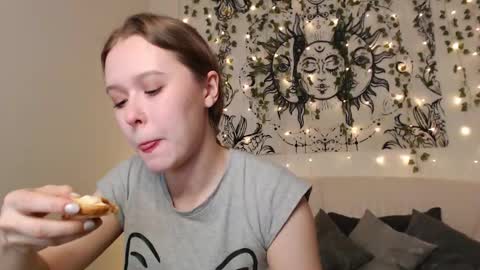 Snapshot of mandymilson chatting on 11-14-25, 03:22 Mandy online show from 11-14-25, 03:22