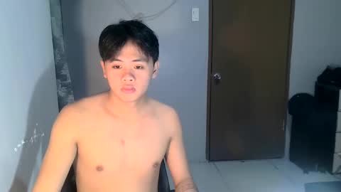 Snapshot of manhattan_men18 chatting on 03-07-25, 04:35 JM18 online show from 03-07-25, 04:35