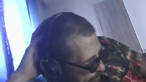 Snapshot of maniaksfucker chatting on 11-15-25, 09:39 LANGERFICK online show from 11-15-25, 09:39