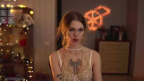 Snapshot of manifreyja chatting on 10-26-25, 03:23 Amelie online show from 10-26-25, 03:23