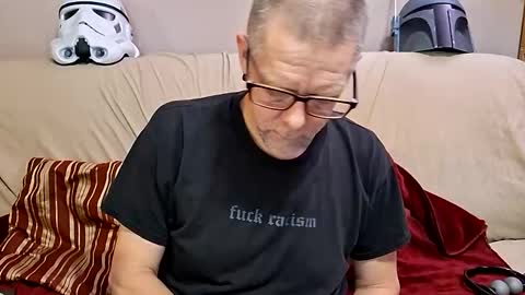 Dickinabox online show from 11-22-25, 05:56