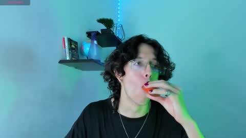 Manuel online show from 10-28-25, 03:10