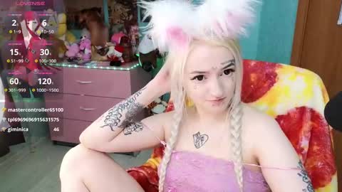 Snapshot of manuela_unicorn chatting on 02-04-25, 11:27 Manuela online show from 02-04-25, 11:27