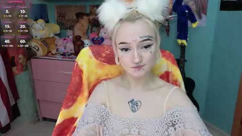 Manuela online show from 11-16-25, 08:03