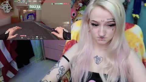 Manuela online show from 11-28-25, 04:04