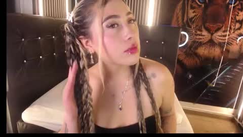 Manuela  online show from 11-05-25, 06:02