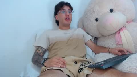 Manuel online show from 05-12-26, 09:01