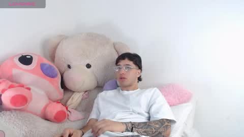 Manuel online show from 05-15-26, 11:34