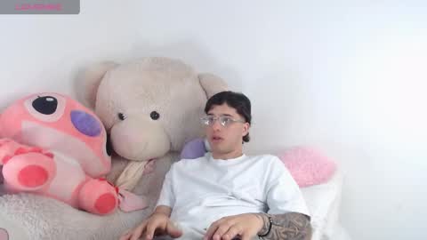 Manuel online show from 05-15-26, 11:45