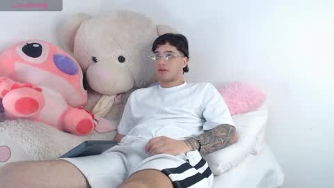 Manuel online show from 05-16-26, 12:18