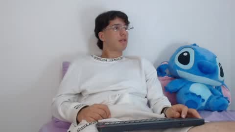 Manuel online show from 06-04-26, 02:28