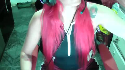 Snapshot of manuescarlate13 chatting on 02-13-25, 04:43 Manu Escarlate online show from 02-13-25, 04:43