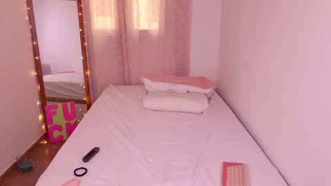     online show from 06-17-26, 06:49
