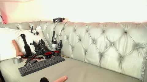 Snapshot of mara_blake__ chatting on 04-17-26, 09:40 Mara online show from 04-17-26, 09:40